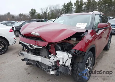 2022 Toyota Highlander Xle z USA, uszkodzony, nr VIN 5TDGZRBH9NS169806